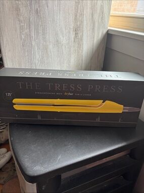 Drybar Yellow Tress Press 1.25" Straightening Iron